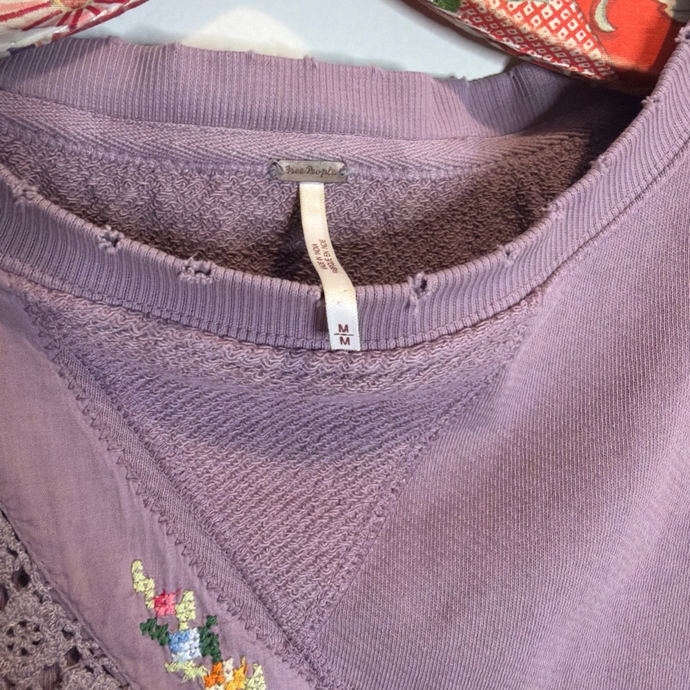Free People Grams Attic Embroidered Vintage Crochet Sweatshirt Pullover Top - Picture 6 of 7